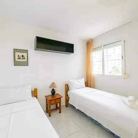 Cubo's Side Diana Apartment *